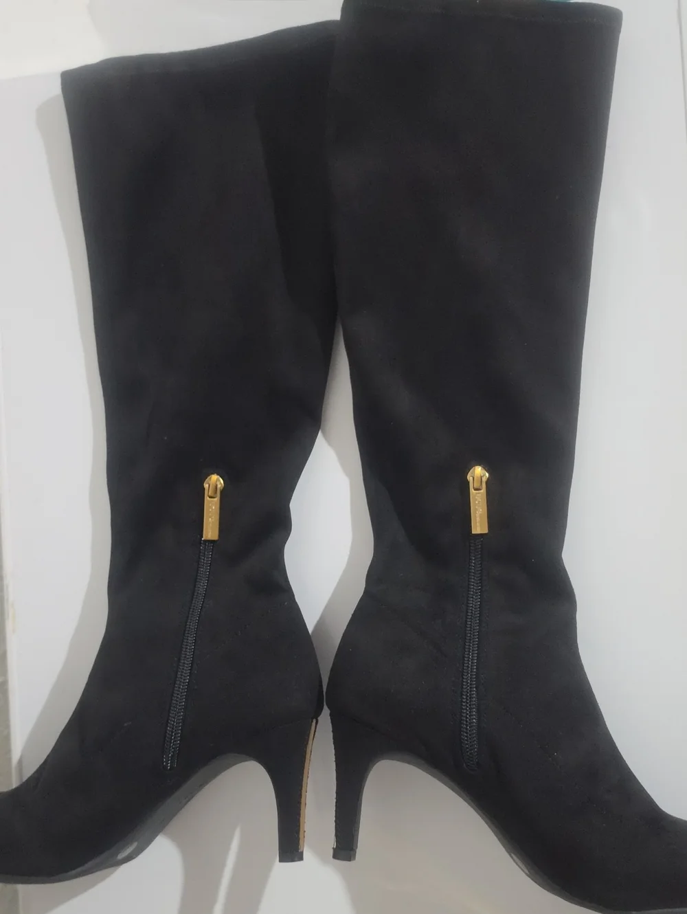 BCBGeneration BG-Russo Women's Black Knee-High Suede Boot - Elegant Heel